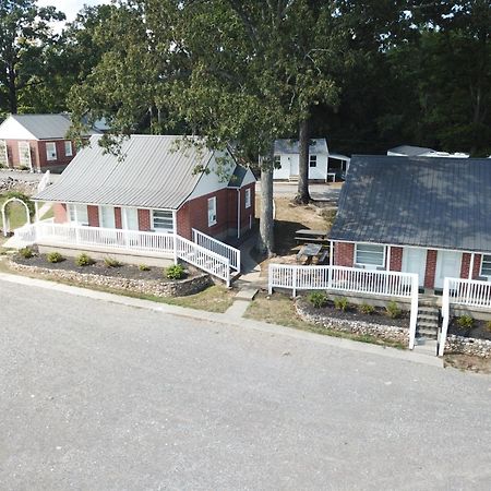 Early American Motel Aurora Екстер'єр фото