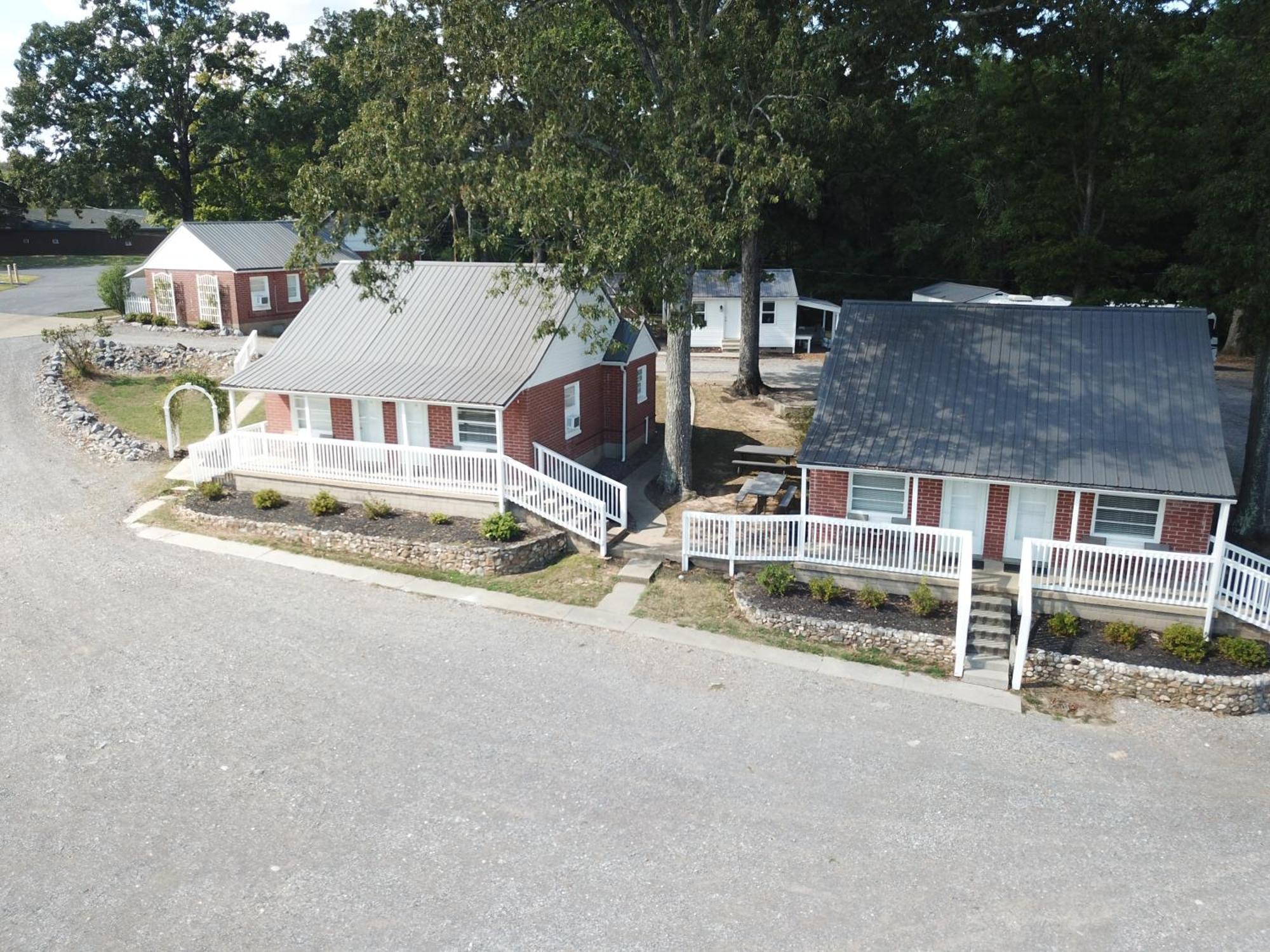 Early American Motel Aurora Екстер'єр фото
