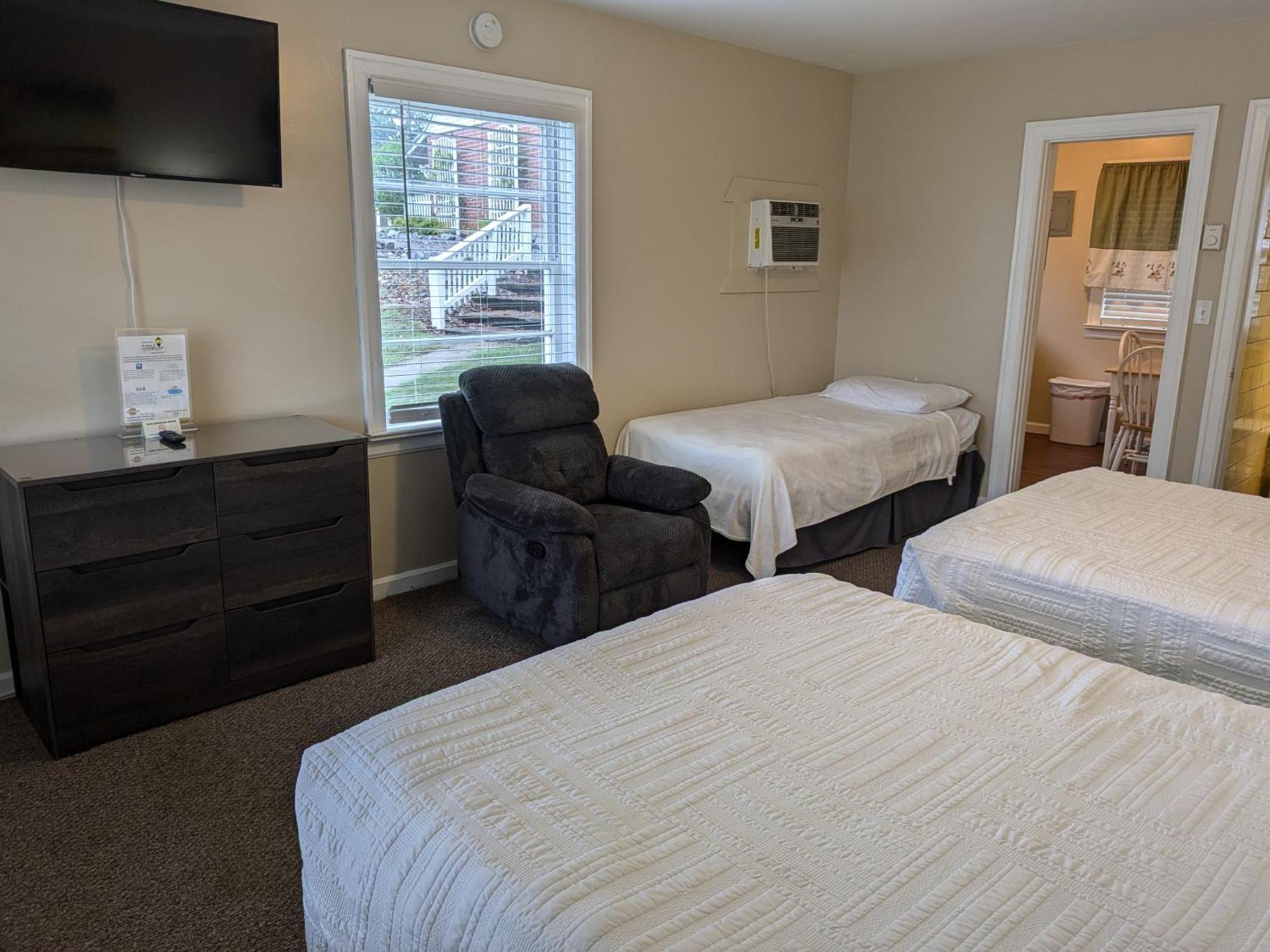 Early American Motel Aurora Екстер'єр фото