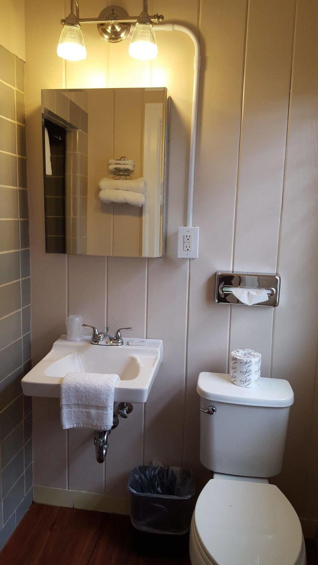 Early American Motel Aurora Екстер'єр фото