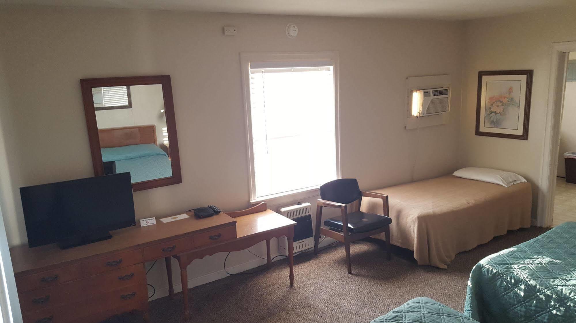 Early American Motel Aurora Екстер'єр фото