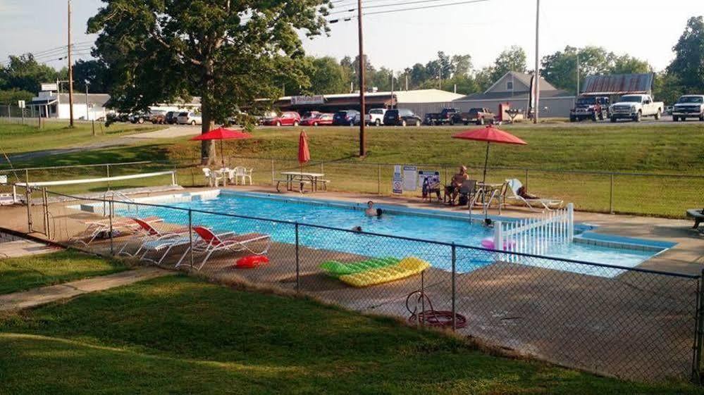 Early American Motel Aurora Екстер'єр фото